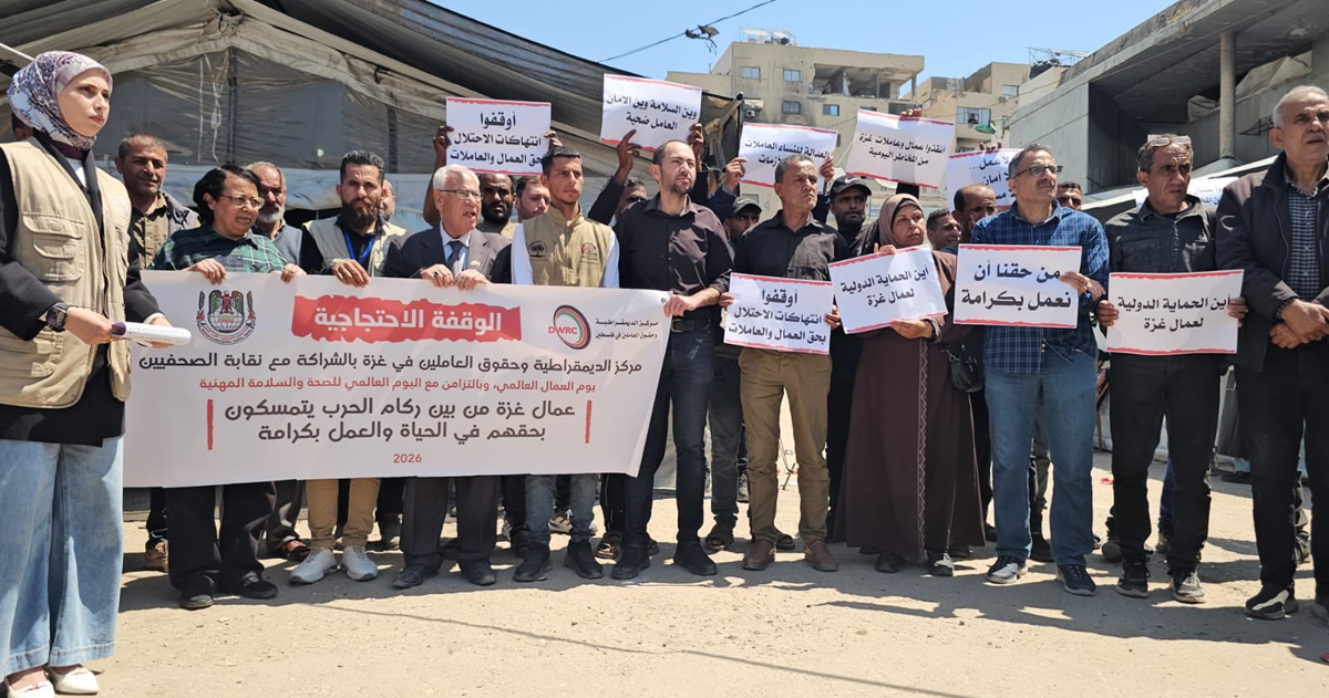 خلال اعتصامهم الاحتجاجي أمام خيمة الصحفيين : نقابيو وعمال غزة يطالبون بالتدخل الفوري لحمايتهم